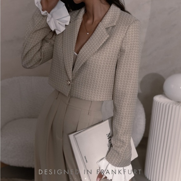 Cropped Tweed Blazer with Blouse Sleeves - Picture 3 of 10